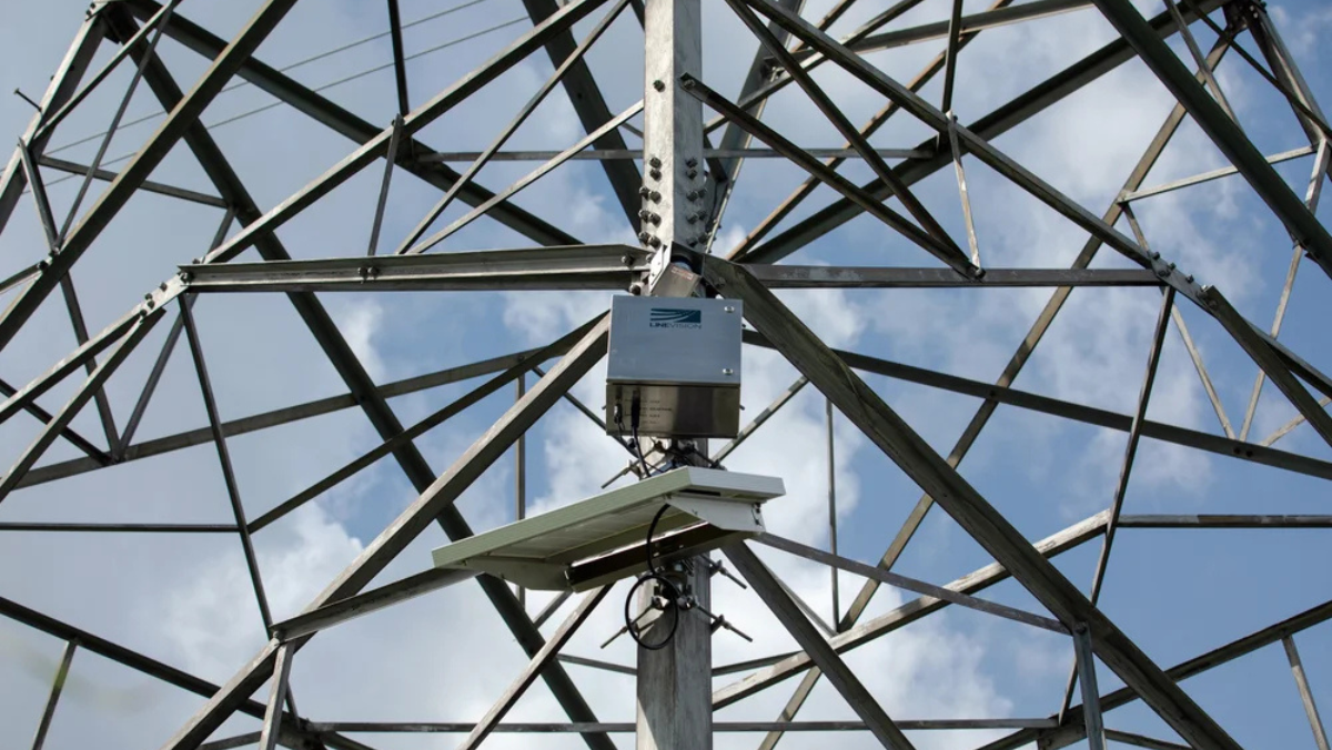 Dynamic line rating sensor installed on steel transmission tower frame